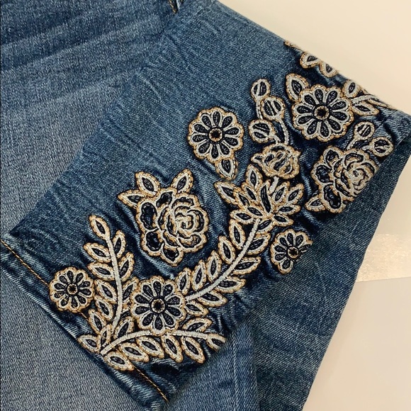 New New!! Miss me jeans π¦π - Picture 2 of 7